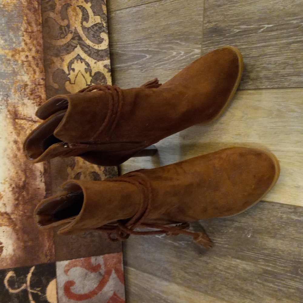 Brown Universal Thread Heeled, ZipUp, Ankle Boots